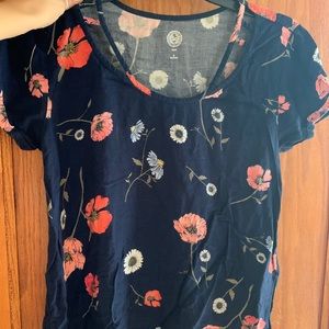 Cute flower tee 🌸